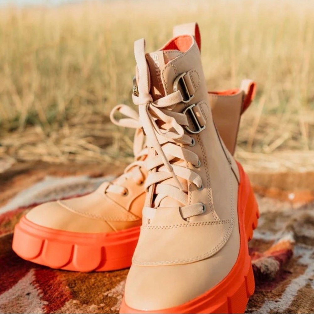 NIB Sorel Carabou Waterproof Stylish Tan and Orange Women's Boots
